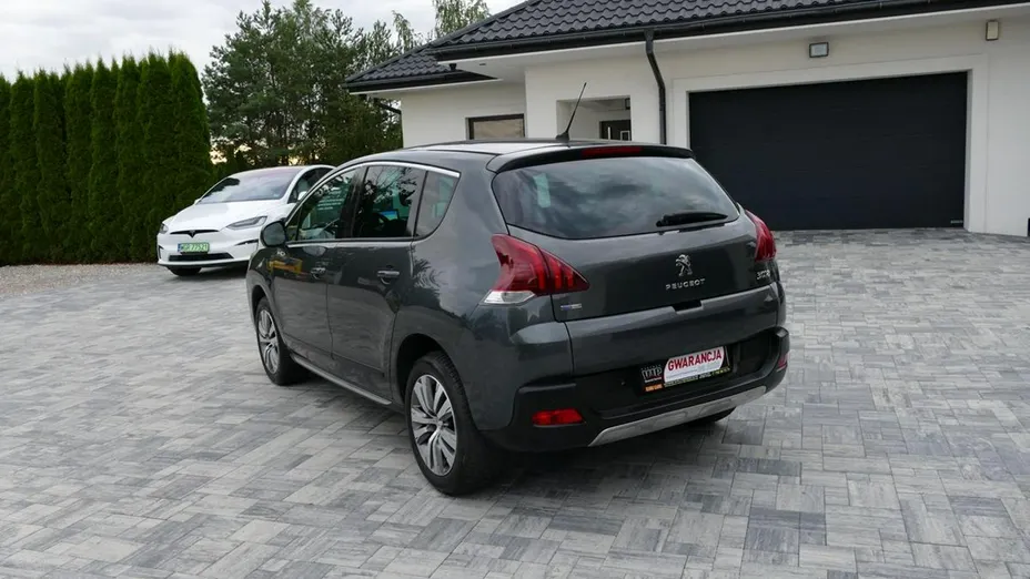 PEUGEOT 3008 -