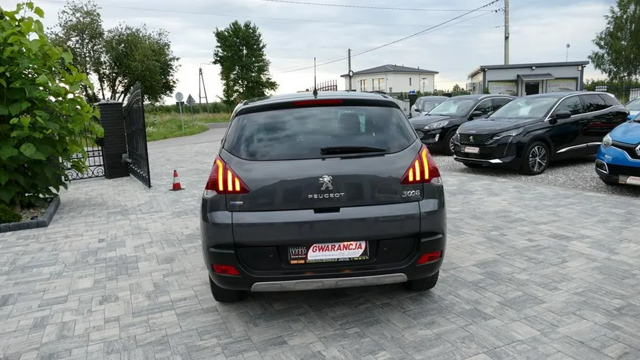 PEUGEOT 3008 -