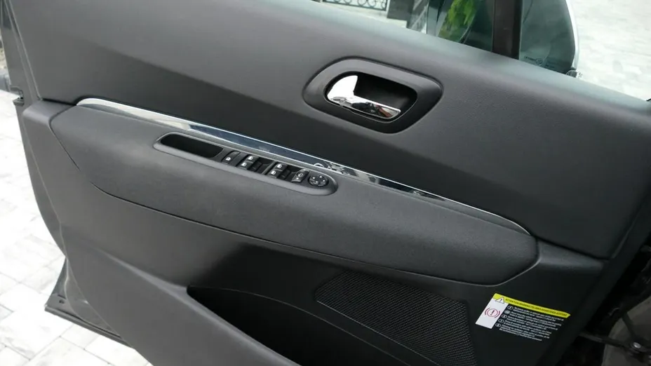 PEUGEOT 3008 -