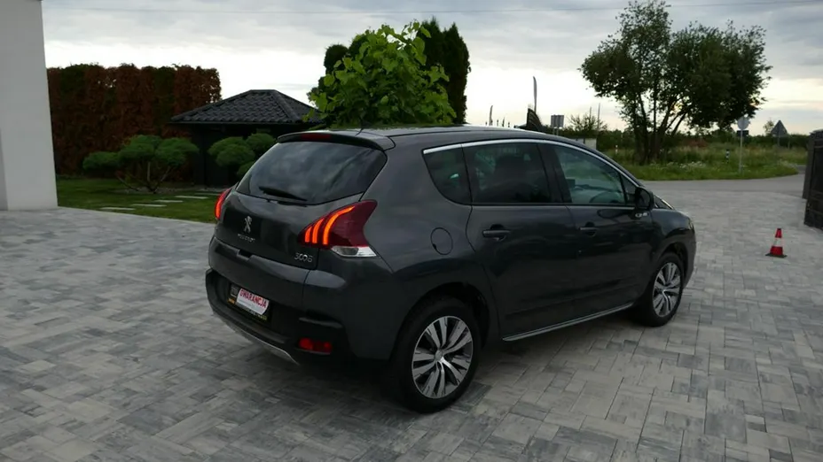 PEUGEOT 3008 -
