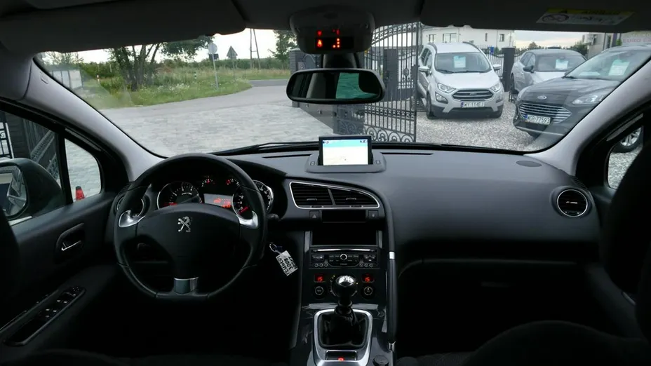 PEUGEOT 3008 -