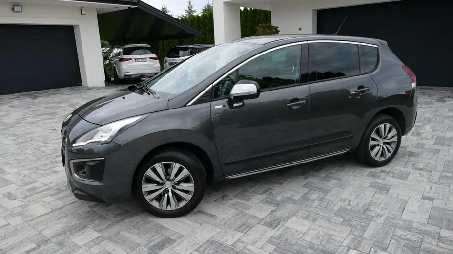 PEUGEOT 3008 -