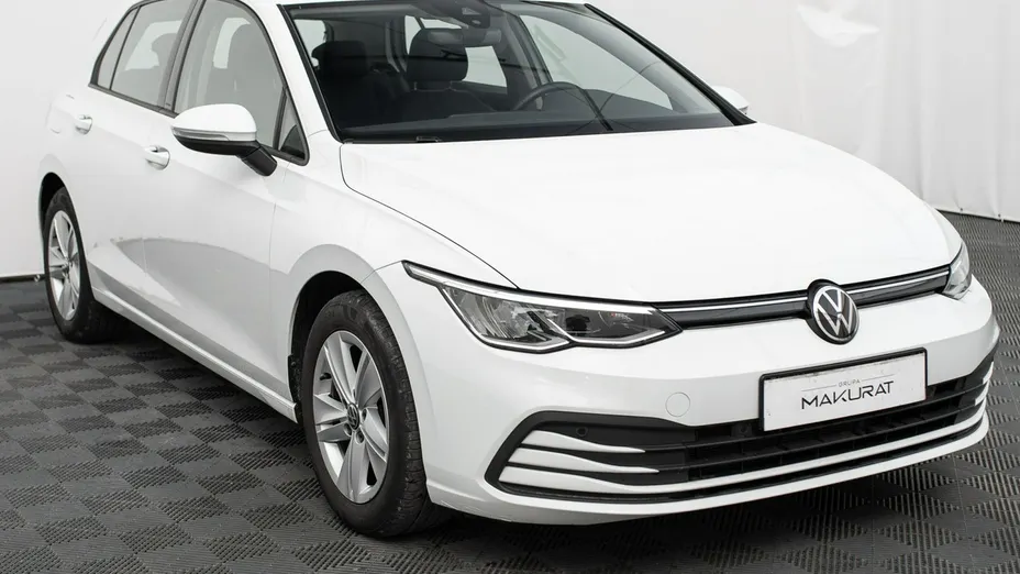 VOLKSWAGEN Golf -