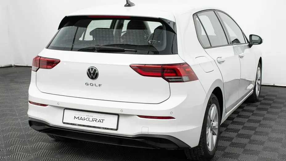 VOLKSWAGEN Golf -