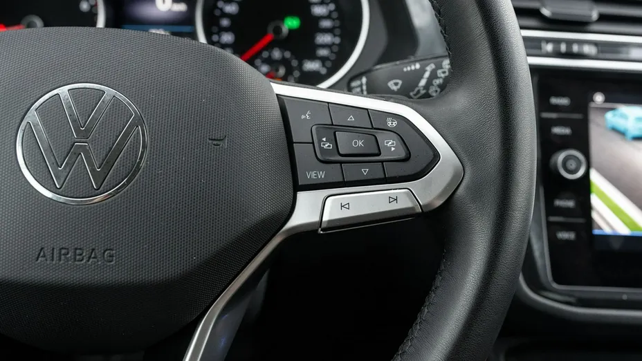 VOLKSWAGEN Tiguan -