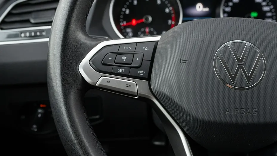 VOLKSWAGEN Tiguan -