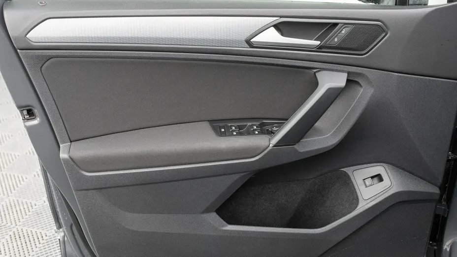 VOLKSWAGEN Tiguan -