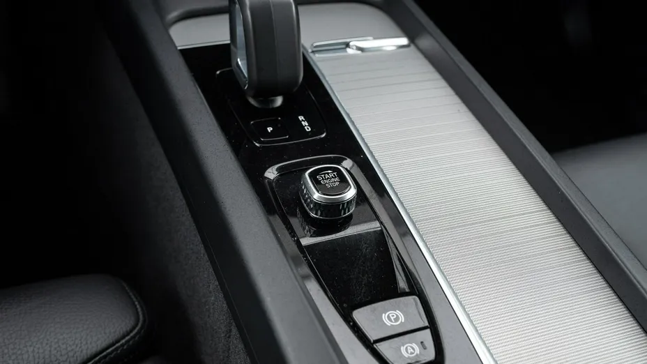 VOLVO XC60 -