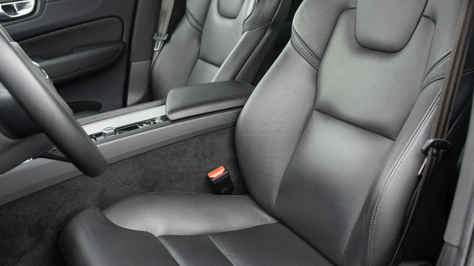 VOLVO XC60 -
