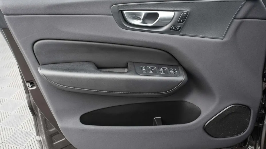 VOLVO XC60 -