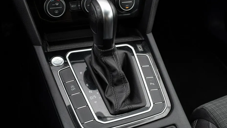 VOLKSWAGEN Passat -