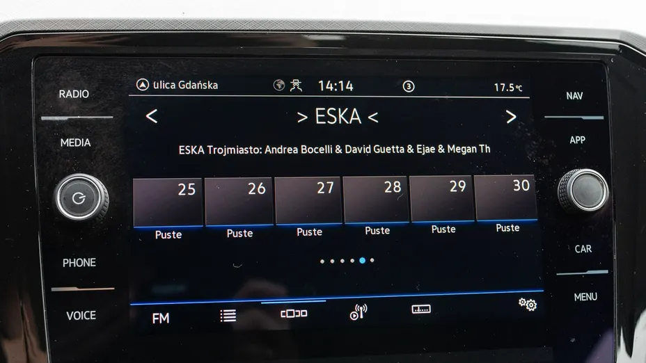 VOLKSWAGEN Passat -