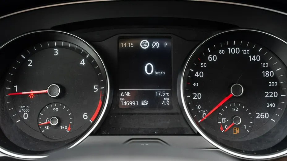 VOLKSWAGEN Passat -