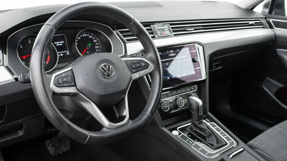 VOLKSWAGEN Passat -