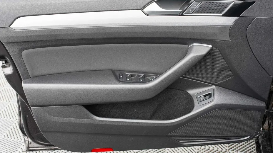 VOLKSWAGEN Passat -