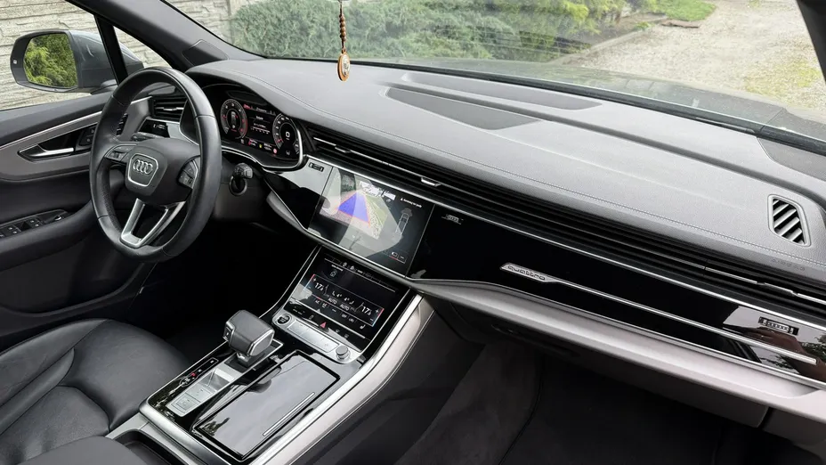 AUDI Q7 -