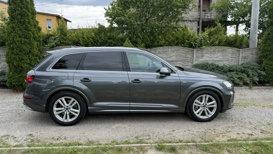 AUDI Q7 -
