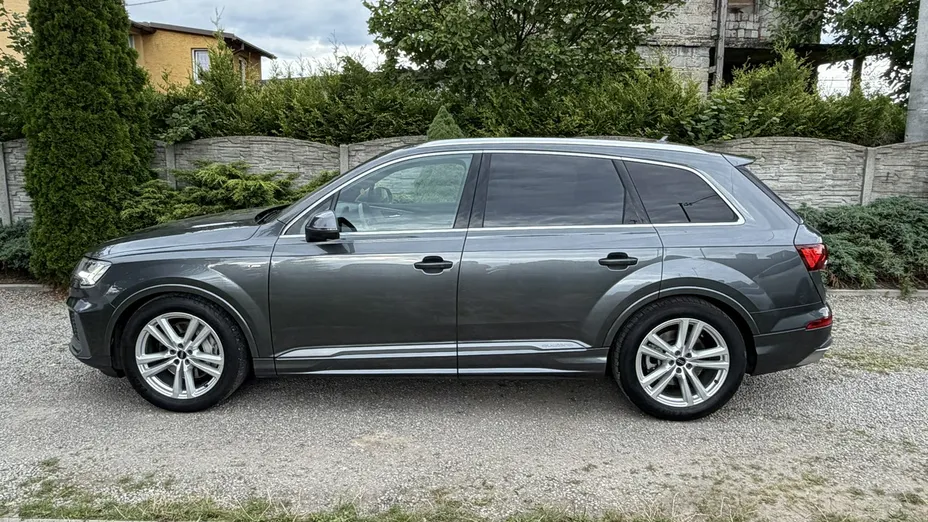 AUDI Q7 -