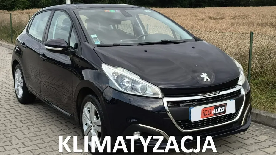 PEUGEOT 208 -