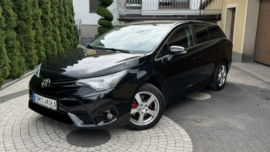 TOYOTA Avensis -