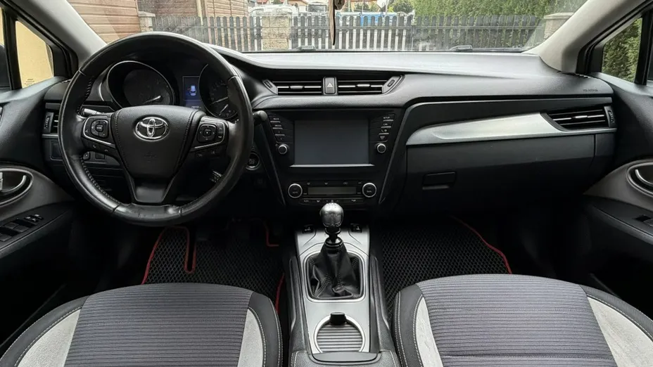 TOYOTA Avensis -