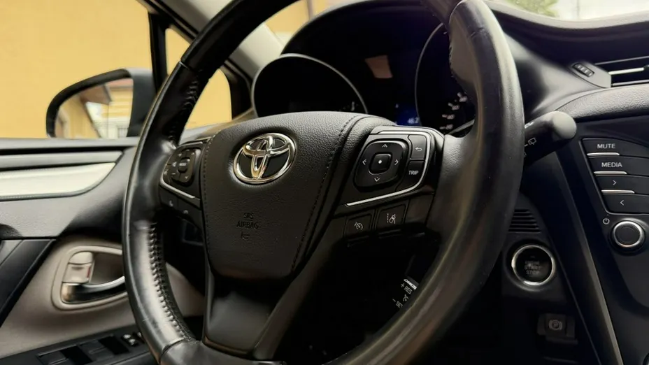 TOYOTA Avensis -
