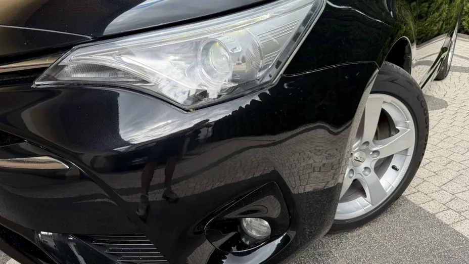 TOYOTA Avensis -