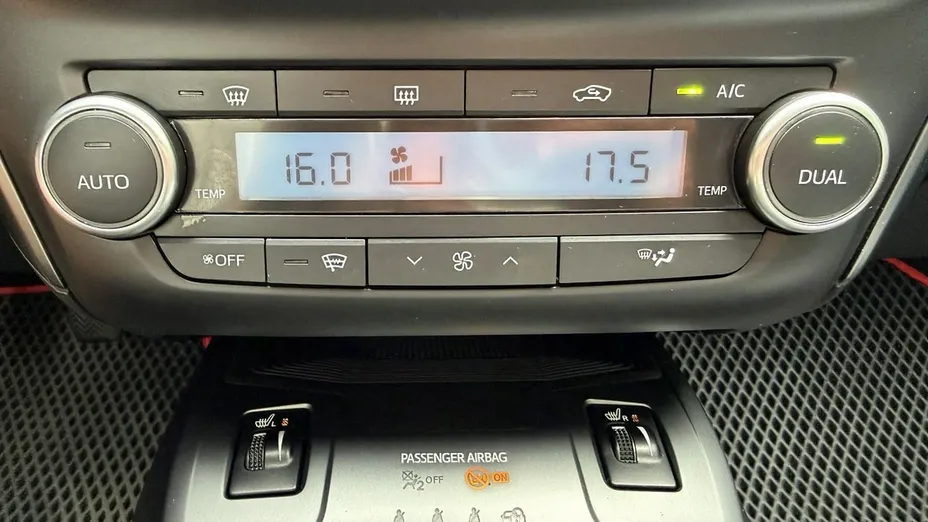 TOYOTA Avensis -