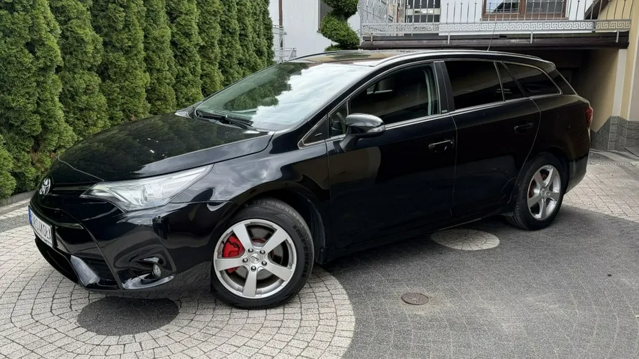 TOYOTA Avensis -