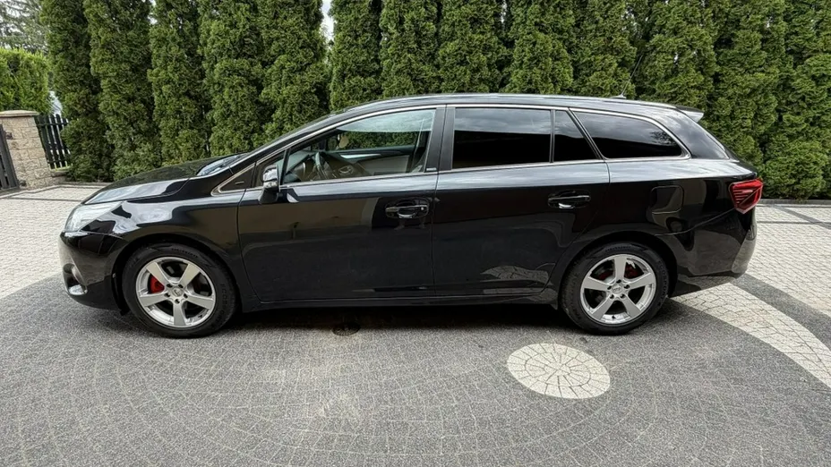 TOYOTA Avensis -
