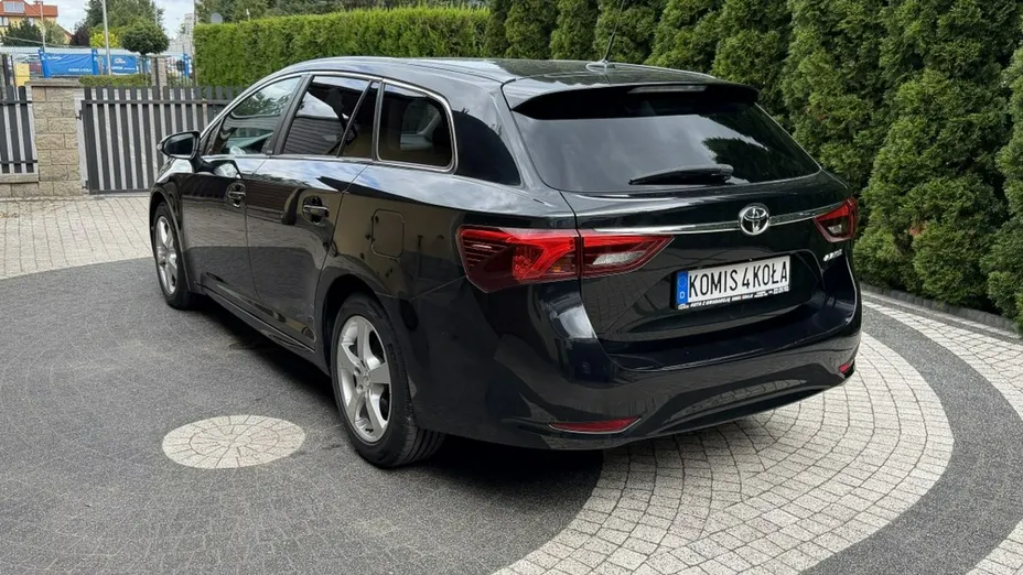 TOYOTA Avensis -