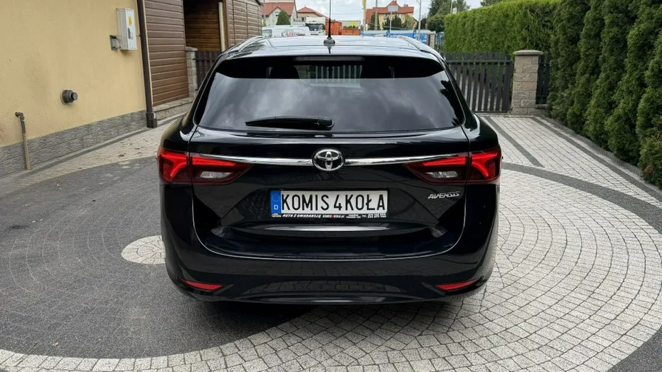TOYOTA Avensis -