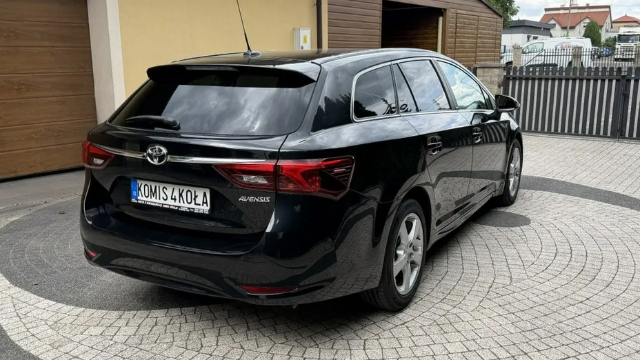 TOYOTA Avensis -