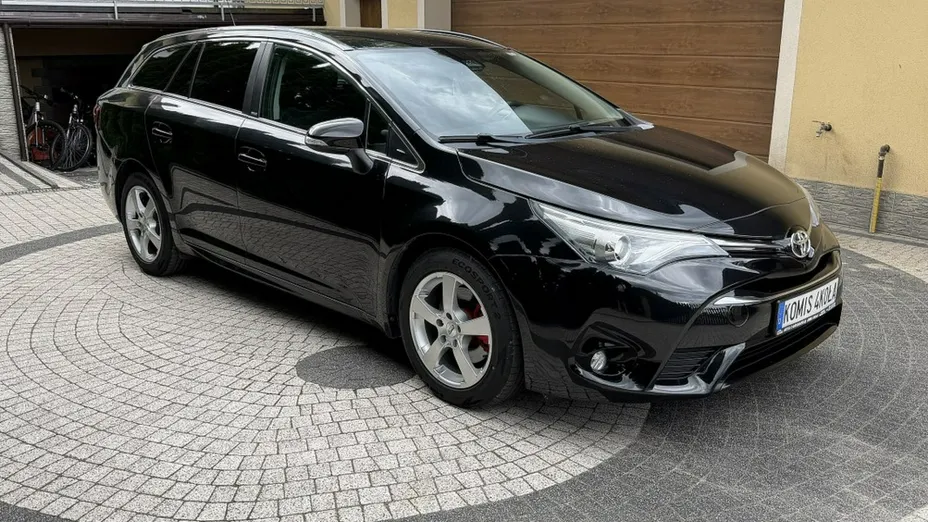 TOYOTA Avensis -