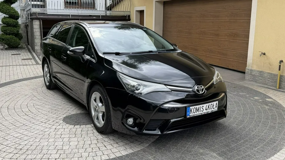 TOYOTA Avensis -