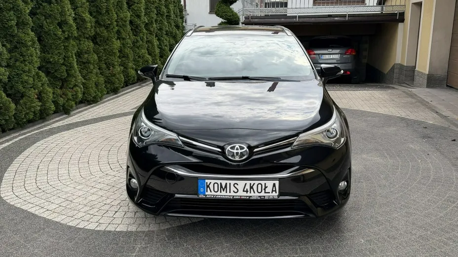 TOYOTA Avensis -
