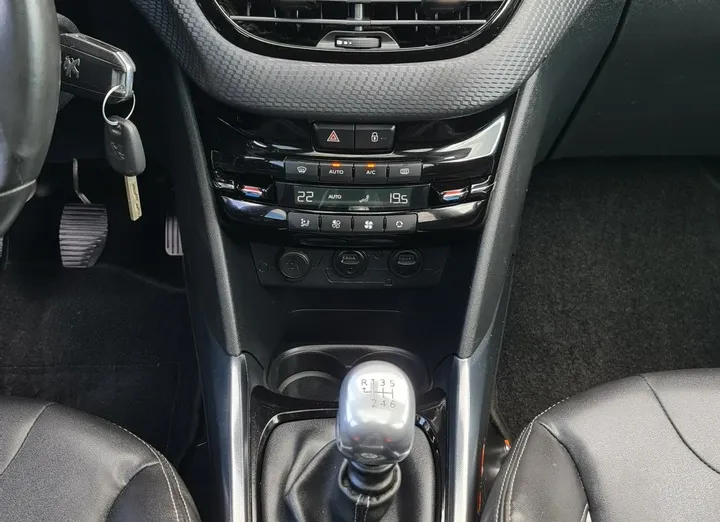 PEUGEOT 2008 -
