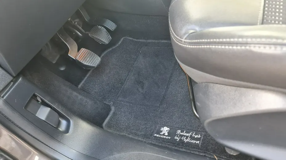 PEUGEOT 2008 -