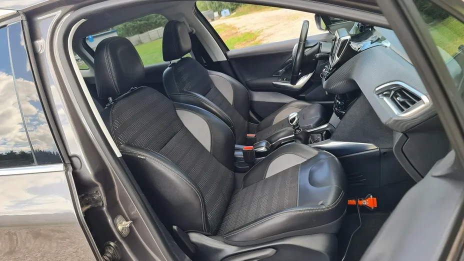 PEUGEOT 2008 -