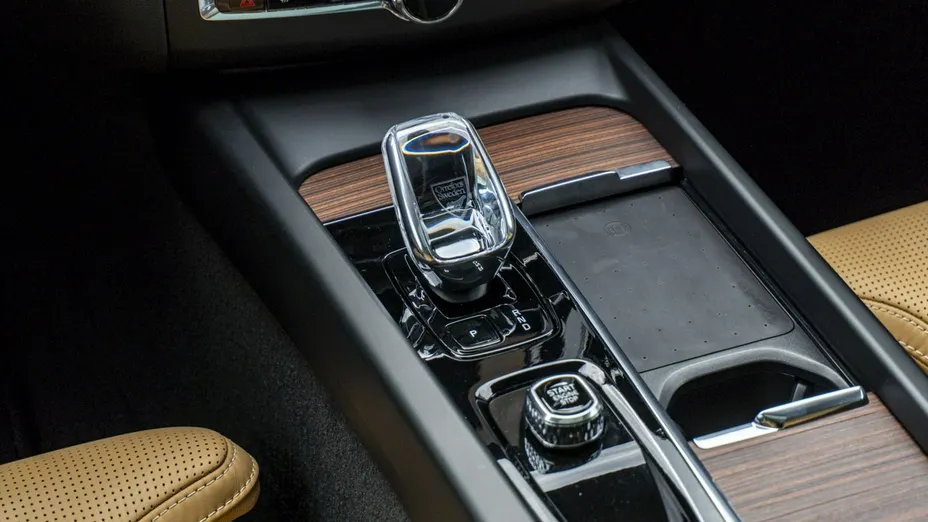 VOLVO XC60 -