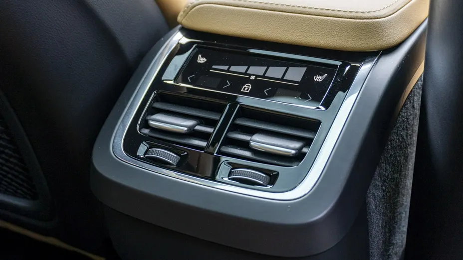 VOLVO XC60 -