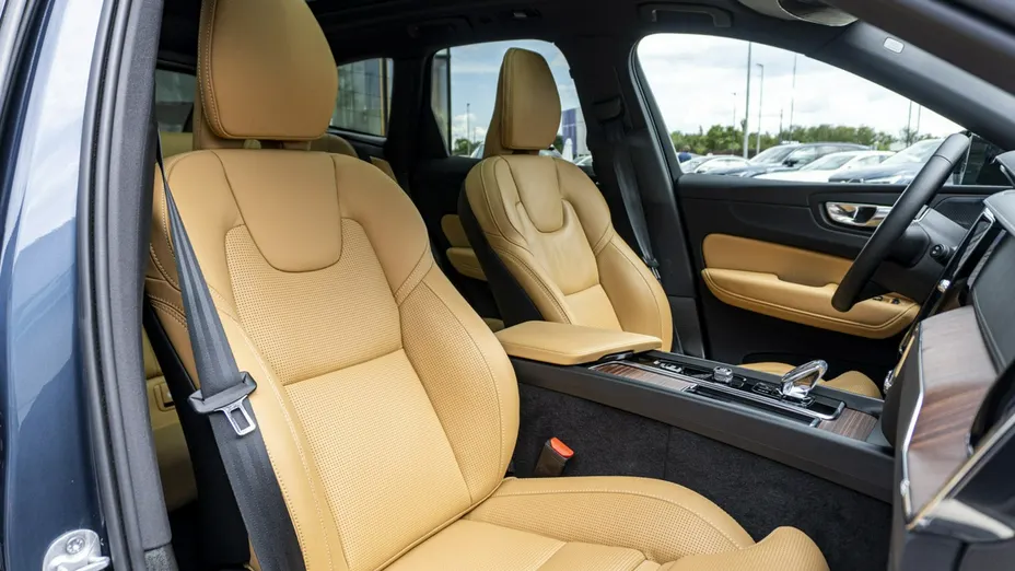 VOLVO XC60 -