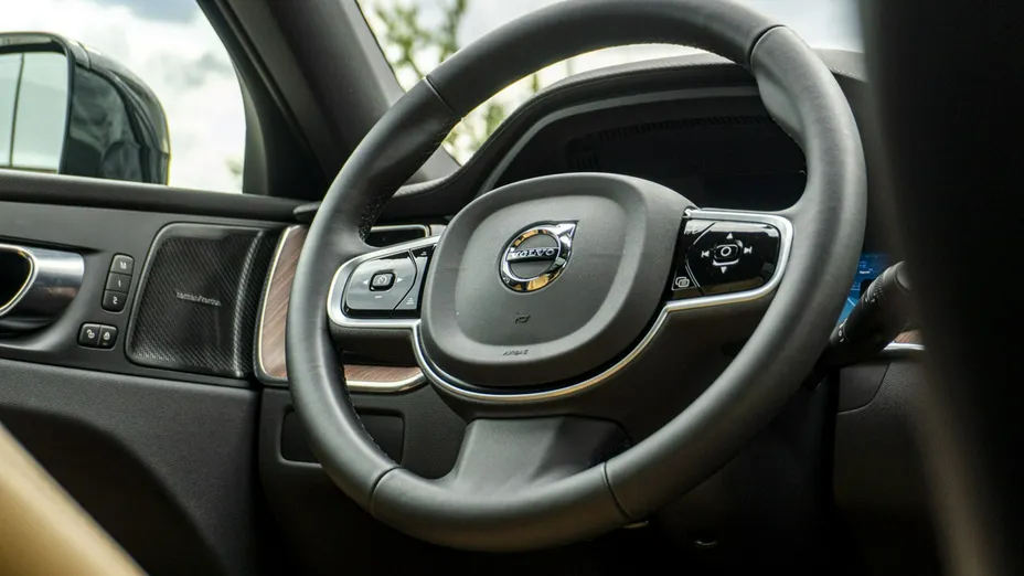VOLVO XC60 -
