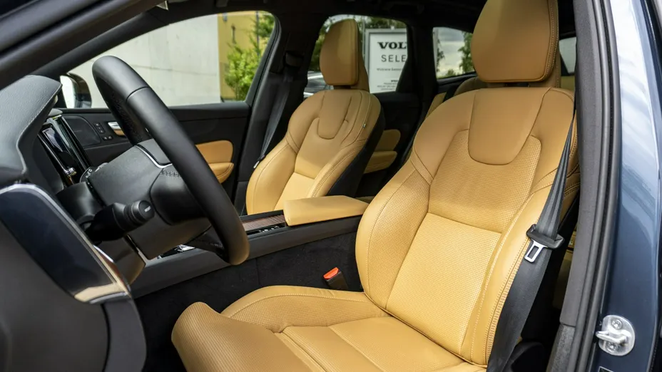 VOLVO XC60 -