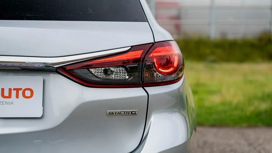 MAZDA 6 -
