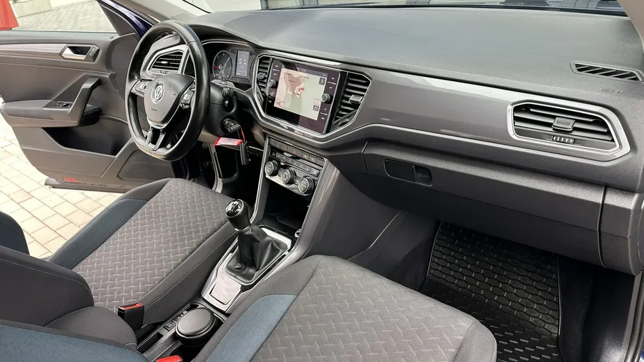VOLKSWAGEN T-ROC -