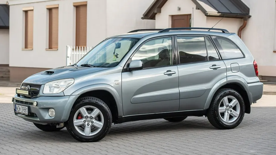 TOYOTA RAV4 -