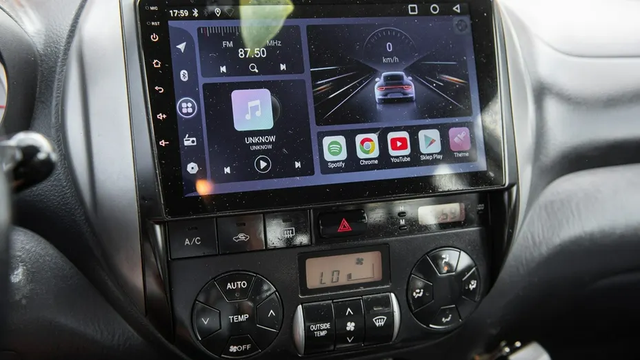 TOYOTA RAV4 -