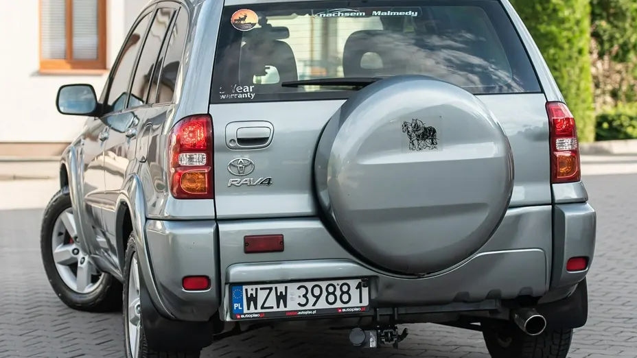 TOYOTA RAV4 -