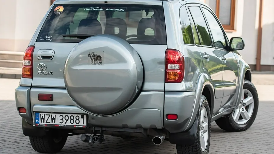 TOYOTA RAV4 -